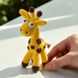 girafa jucarie amigurumi mica