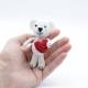 Ursuleț amigurumi alb cu inimioara crosetat, 7 cm inaltime